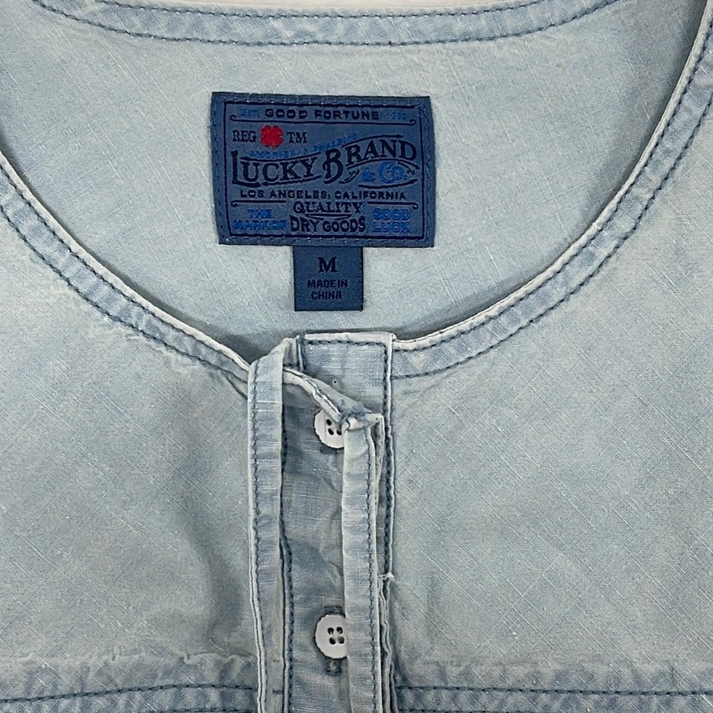 Lucky Brand Women's Shirred Button Front Chambray Top sz Medium - Picture 2 of 11